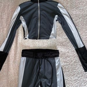 Runs tight, hugs curves !